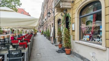 Apartment (Bonifraterska (at 16 Bonifraterska)) | Individuell dekoriert, individuell eingerichtet, Schreibtisch