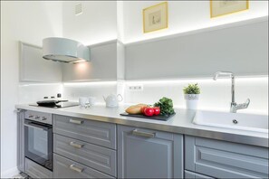 Appartamento Executive, 1 camera da letto (at 7 Zakroczymska Street) | Con stile personalizzato, con arredamento individuale, una scrivania