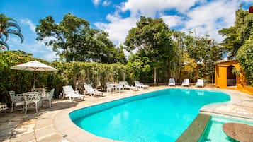 Outdoor pool, pool loungers