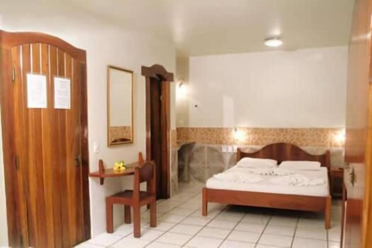 Minibar, desk, WiFi (free), bed sheets