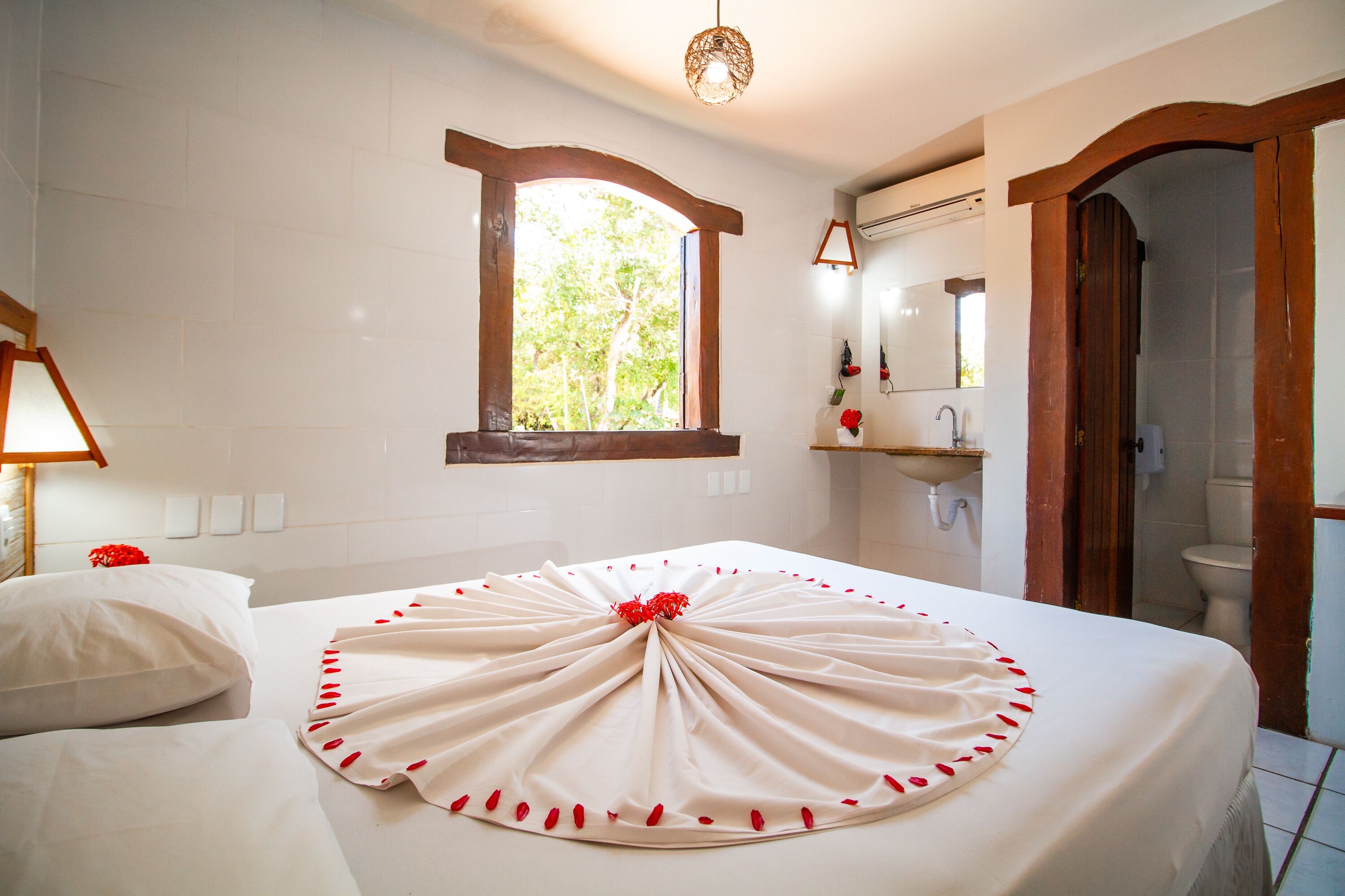 minibar, desk, free wifi, bed sheets