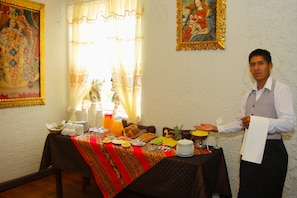 Free daily continental breakfast  - Casa La Sambleña INN (Cusco)