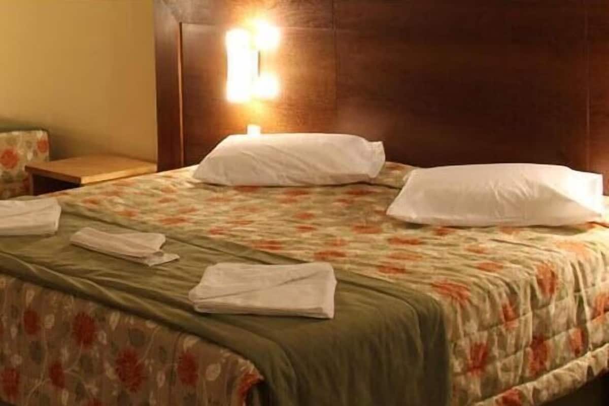 Minibar y caja de seguridad en la habitación 