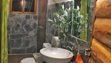 Camera quadrupla | Bagno | Set di cortesia gratuito, asciugacapelli