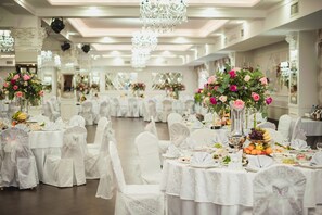 Dining - Royal Park Hotel & SPA (Astana)