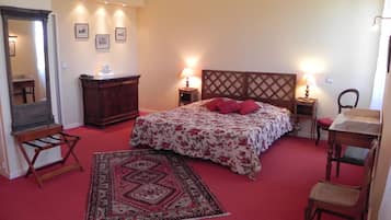 Egyptian cotton sheets, premium bedding, rollaway beds, free WiFi