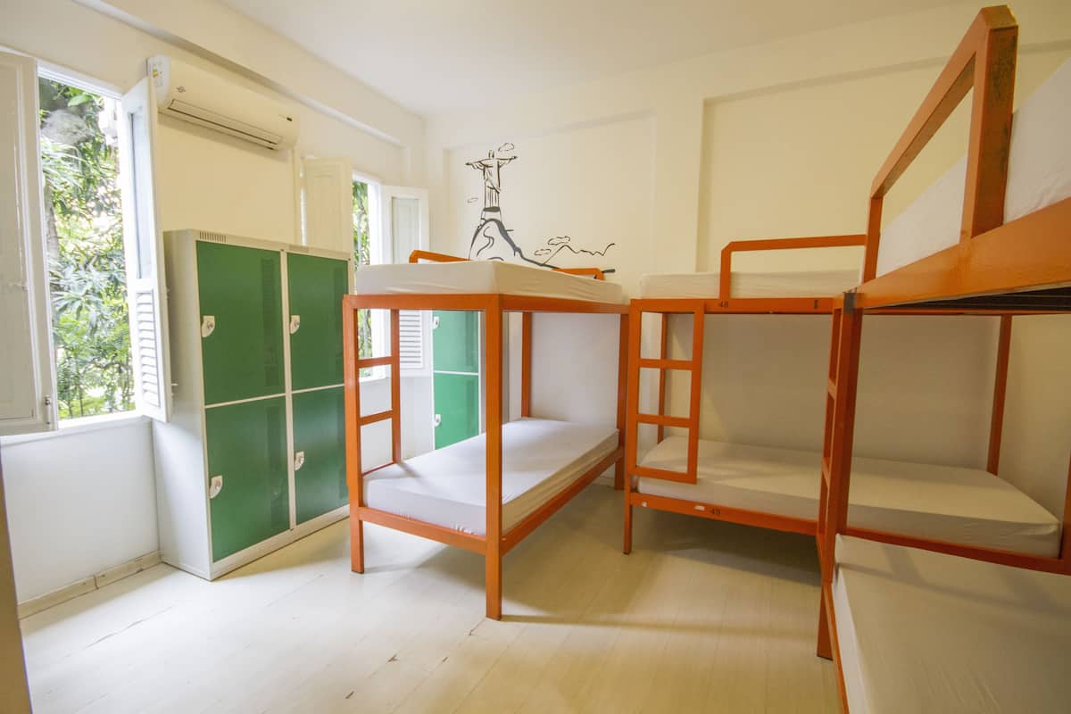Quarto Misto, 8 camas, banheiro ensuite | Minibar, brankas, dan Wi-Fi gratis