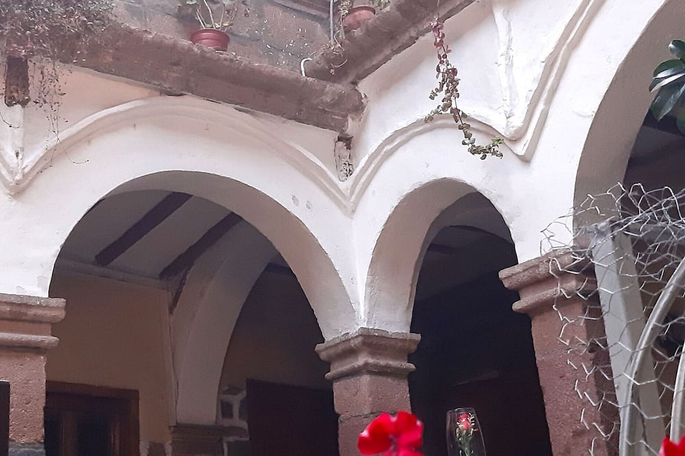 Pirwa Colonial Hostel