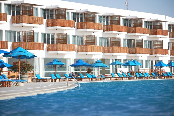 Außenpool, Liegestühle