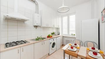 Studio (at 9 Elektoralna Street) | Couette en duvet d'oie, chambres insonorisées, fer et planche à repasser