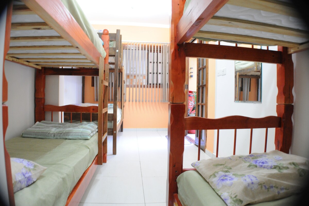 Shared Dormitory, Mixed Dorm, Private Bathroom (Manaca da Serra)