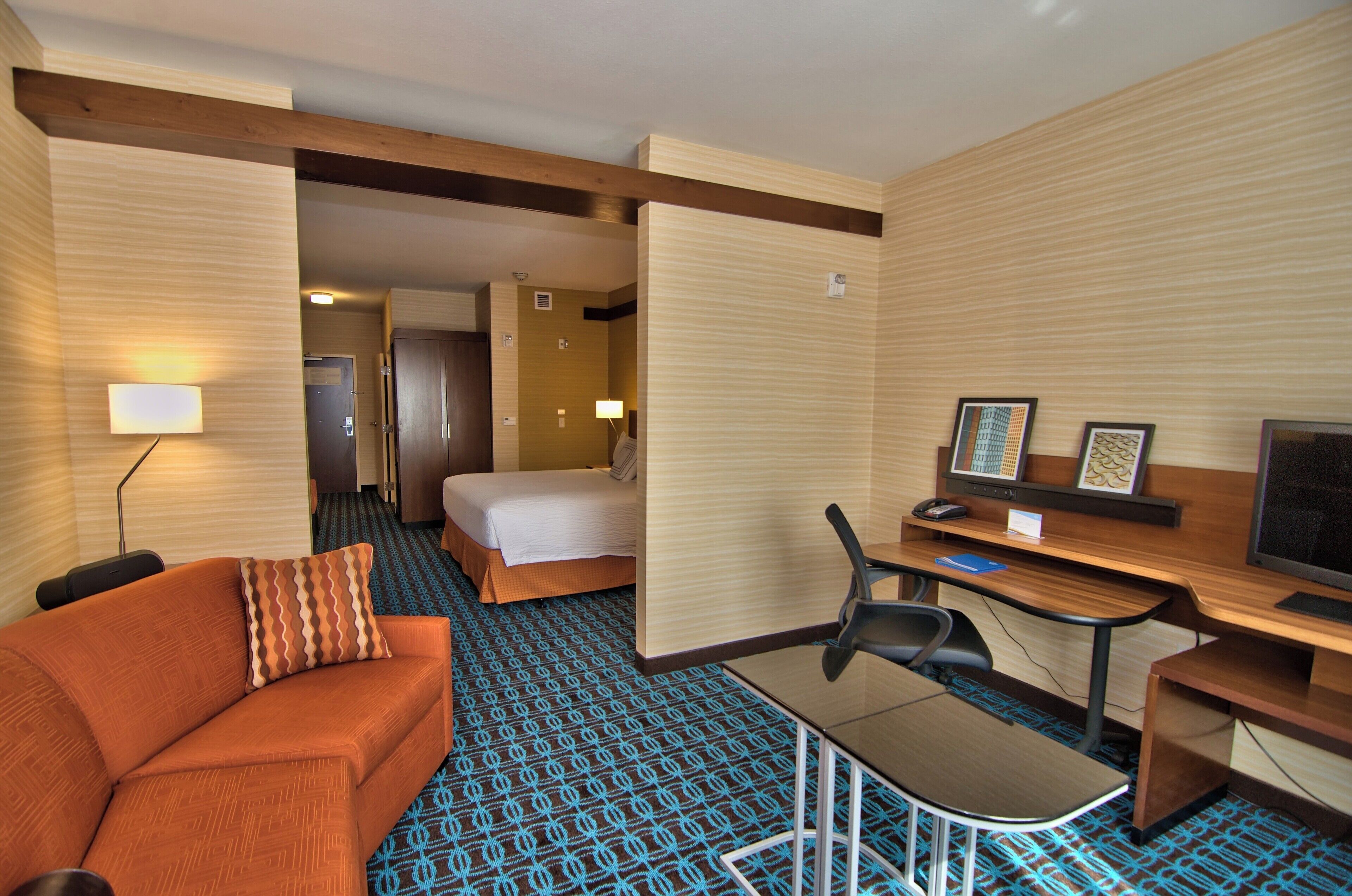 suite, 1 bedroom | premium bedding, pillow-top beds, in-room safe, desk