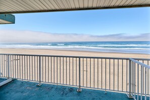 View from room - D Sands Rentals (Lincoln City)