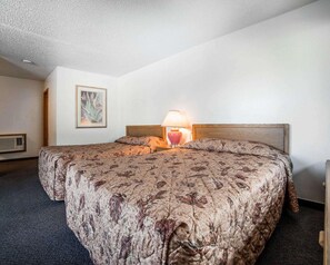 Free WiFi, bed sheets - Inn (Arlington)