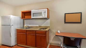 Standard Studio, Non Smoking, Refrigerator & Microwave | Desk, laptop workspace, iron/ironing board, free WiFi