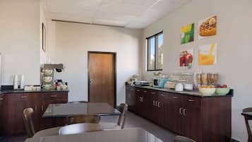 Free daily continental breakfast