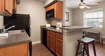 Eagle's Den Suites Cotulla a Travelodge by Wyndham