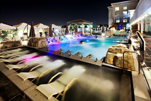 4 indoor pools, 2 outdoor pools - The One Boutique Hotel (Carrollton)