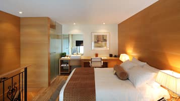 Loft Suite | エジプト綿のシーツ、高級寝具、羽毛の掛け布団、低反発ベッド