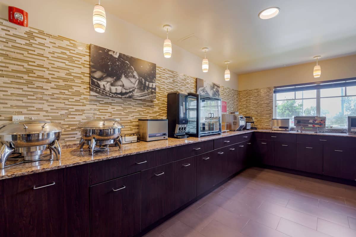 free daily full breakfast