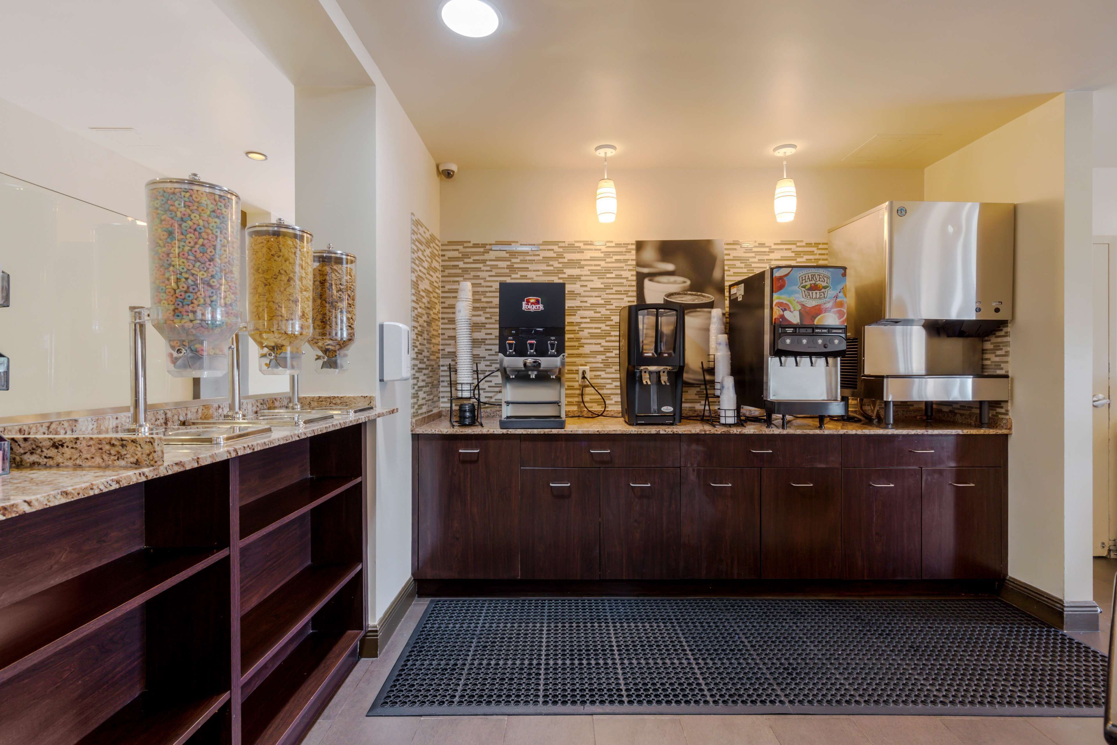 free daily full breakfast