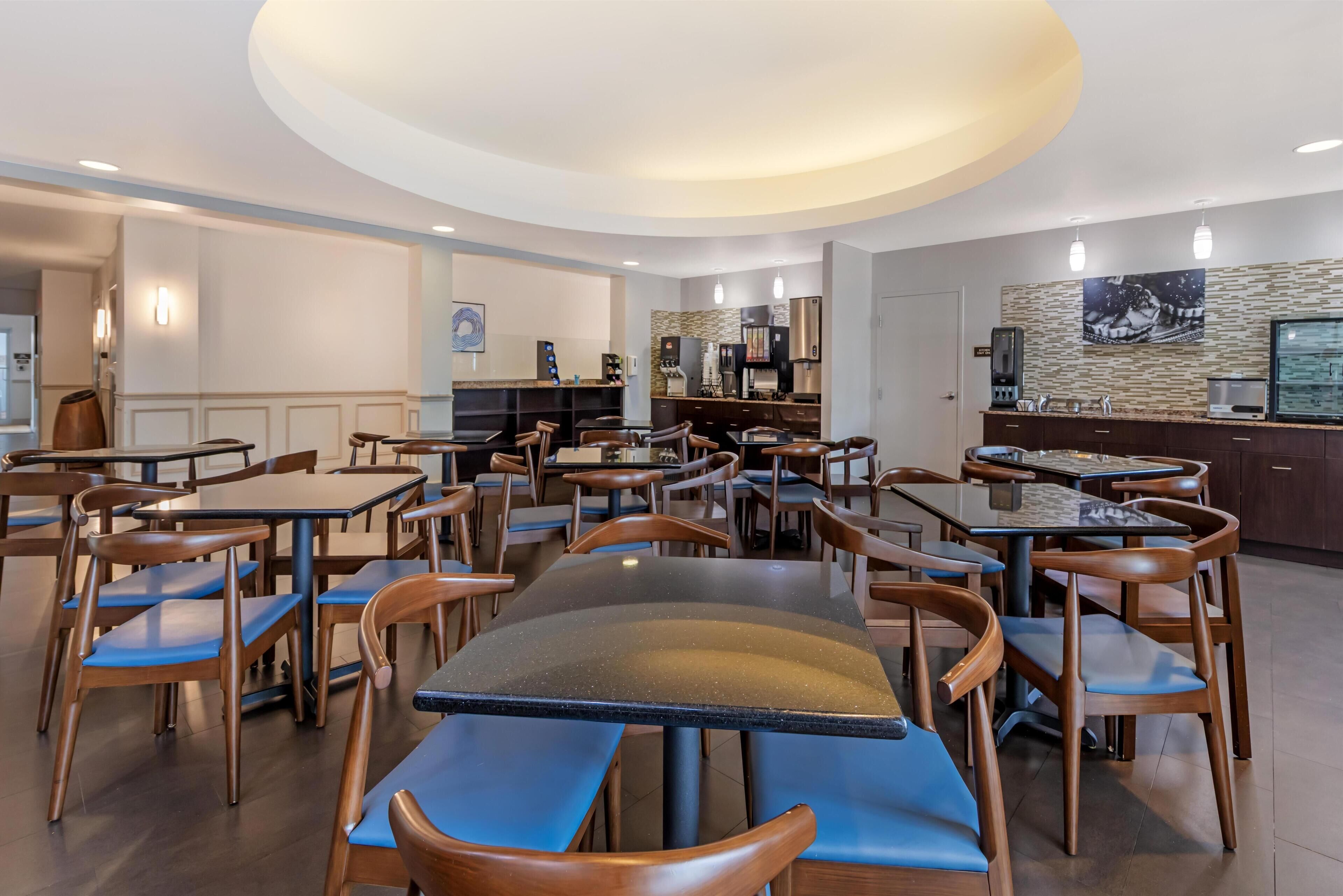 Café da manhã completo grátis todos os dias