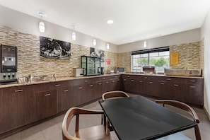 Free daily full breakfast  - Best Western Plus Miami Airport North Hotel & Suites (Miami Springs)