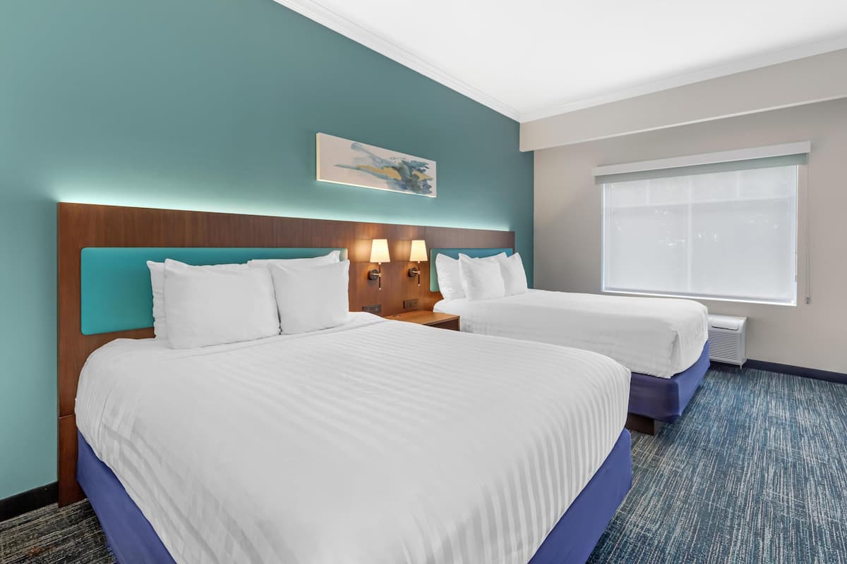 Room, 2 Double Beds, Bathtub (with Sofabed)