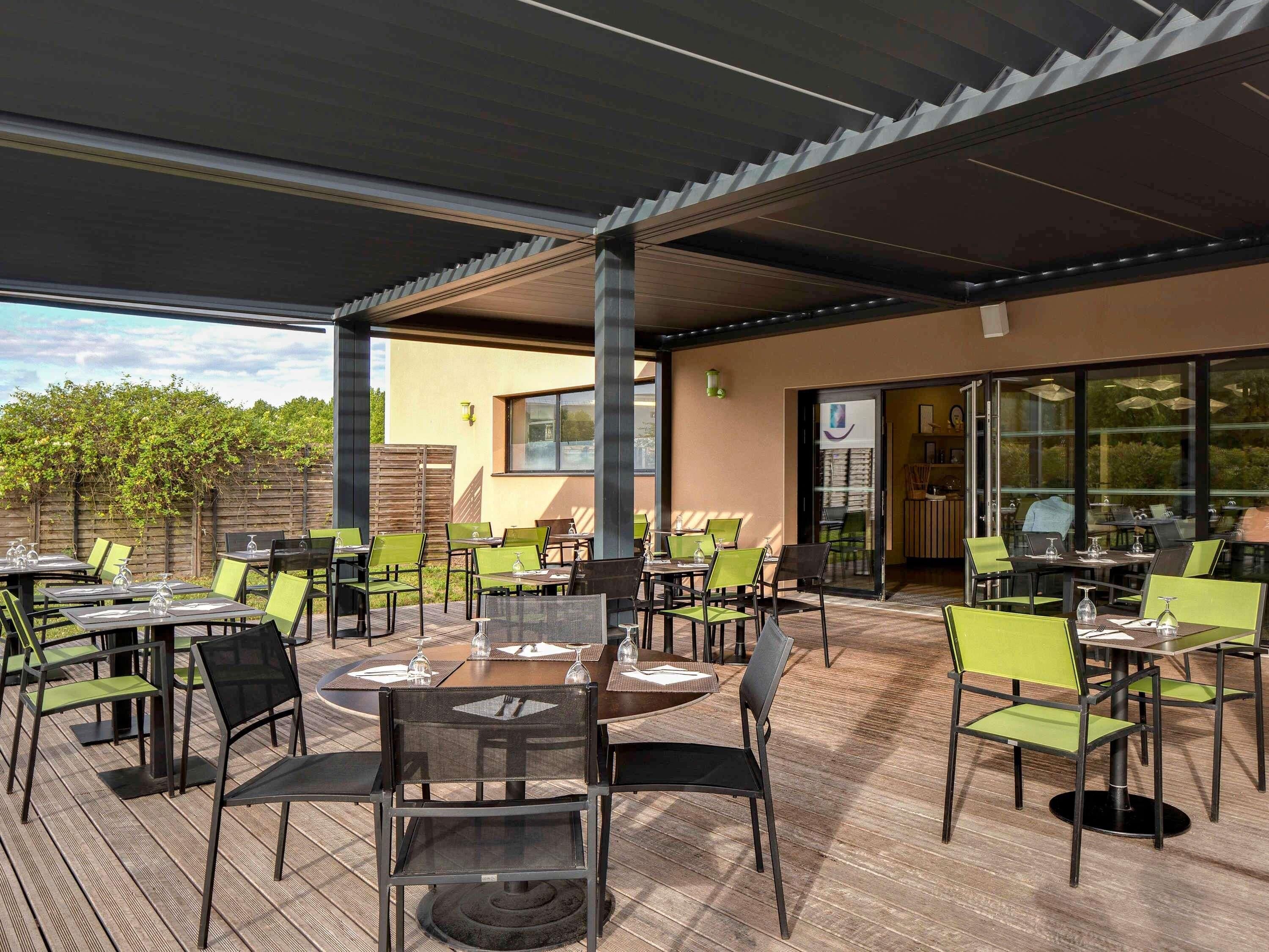 Petit déjeuner et dîner servis sur place, spécialités Cuisine française
