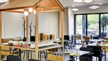 Free daily buffet breakfast