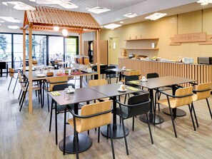 Breakfast and dinner served, French cuisine - ibis Styles Montargis Arboria Hotel (Pannes)