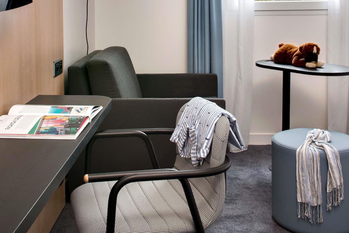 premium bedding, in-room safe, individually decorated