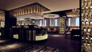 A modern interior with a central bar area, a patterned ceiling, and a seating area with a view of the outdoors. - Days Hotel Dawn Fuzhou (Fuzhou)