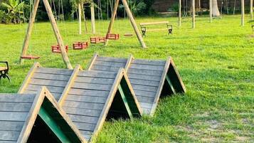 Children’s play area – outdoor