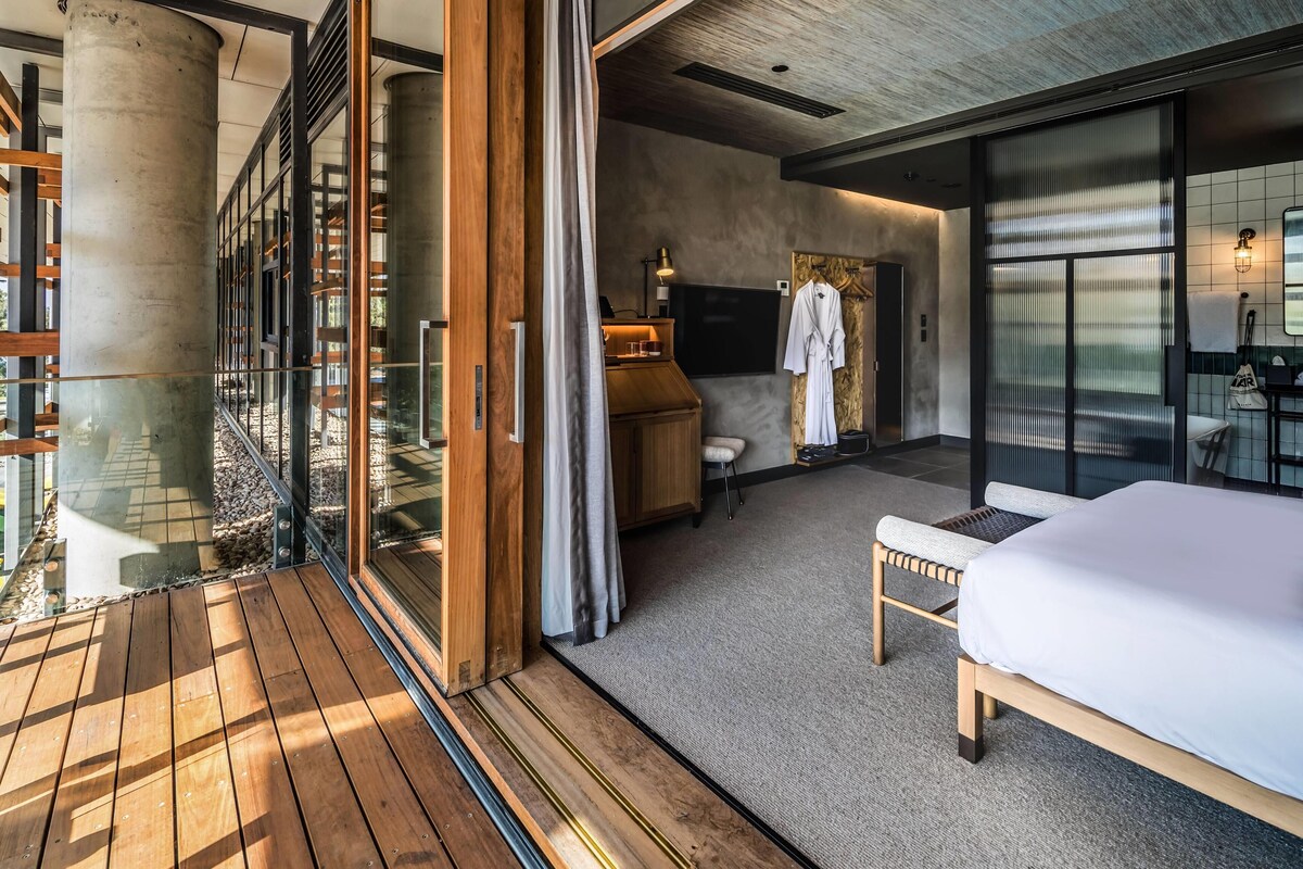 Ovolo Canberra, a Wyndham Hotel
