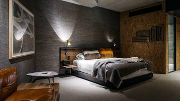 Creative Atrium | Premium bedding, pillowtop beds, in-room safe, individually decorated