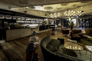 Bar (en el alojamiento)