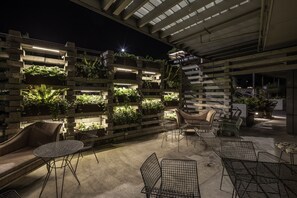Terrace/patio - Ovolo Canberra, a Wyndham Hotel (Canberra)