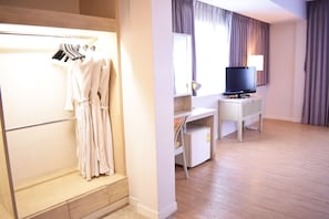 Deluxe-Dreibettzimmer | Schreibtisch, kostenloses WLAN, Bettwäsche