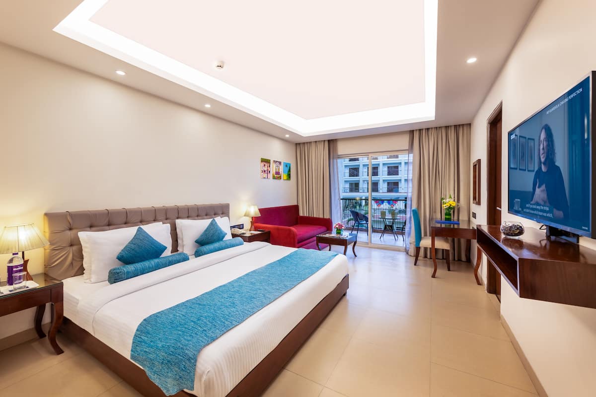 Down comforters, pillowtop beds, minibar, in-room safe