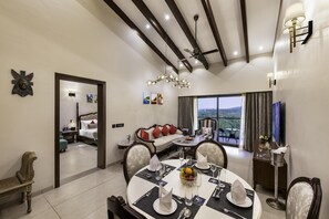 普通套房, 1 張特大雙人床 | 羽絨被、特厚豪華床墊、迷你吧、房內夾萬