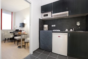 Studio | Private kitchenette | Fridge, microwave, stovetop, coffee/tea maker - Residhome Reims Centre (Reims)
