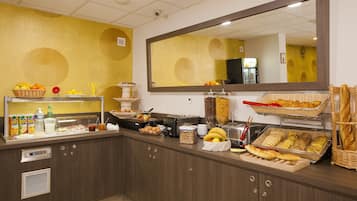 Tägliches Frühstücksbuffet (16 EUR pro Person)