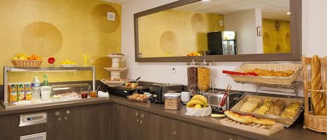 Daily buffet breakfast (EUR 16 per person)