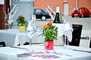 Breakfast, lunch and dinner served