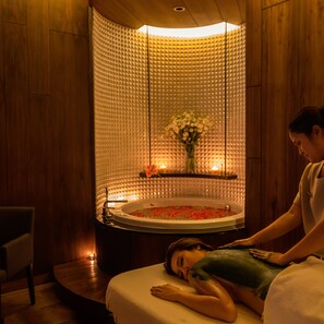ห้องทรีทเมนท์สำหรับคู่รัก, ทรีทเมนท์ดูแลผิว, วารีบำบัด, อโรมาเธอราพี