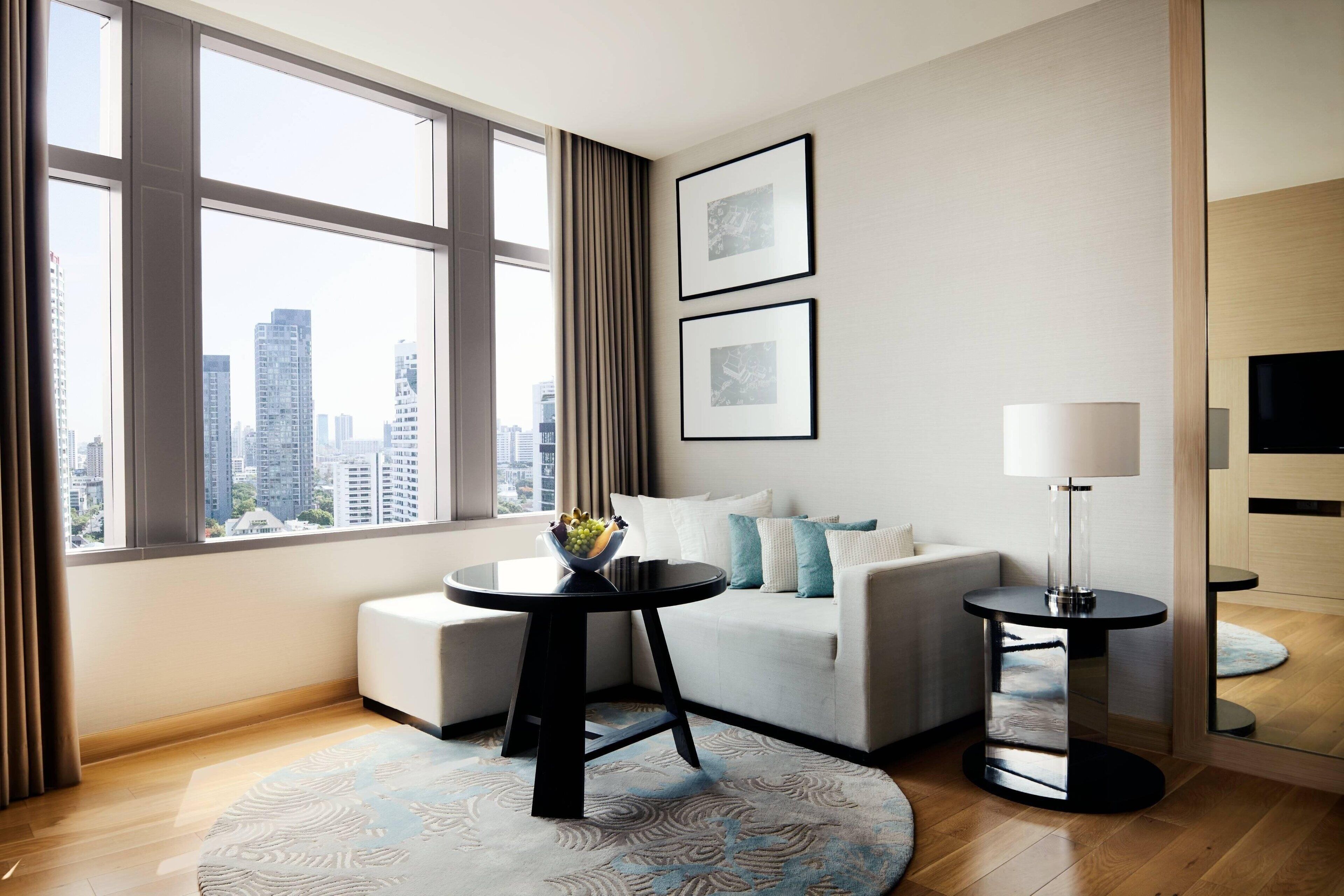 Executive Suite, 1 Bedroom | Living area | 39-inch flat-screen TV with cable channels, TV