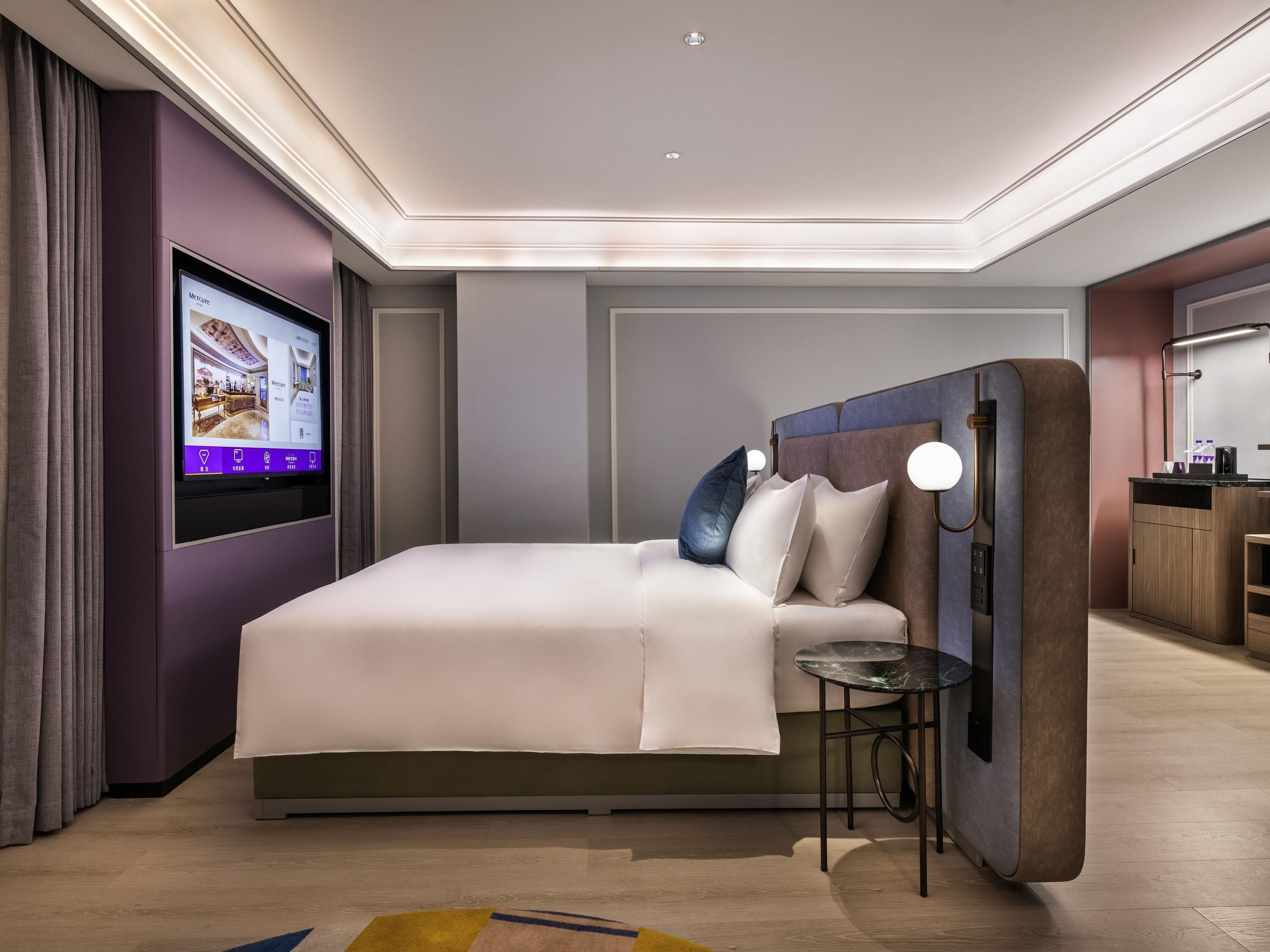 Superior Room, 1 King Bed | Premium bedding, down duvets, pillow-top beds, minibar