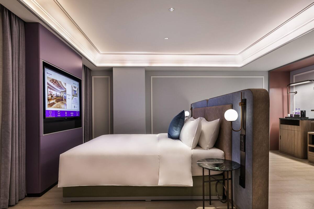 Phòng Superior, 1 giường cỡ king | Bộ đồ giường cao cấp, chăn bông, nệm có lớp đệm bông, minibar 