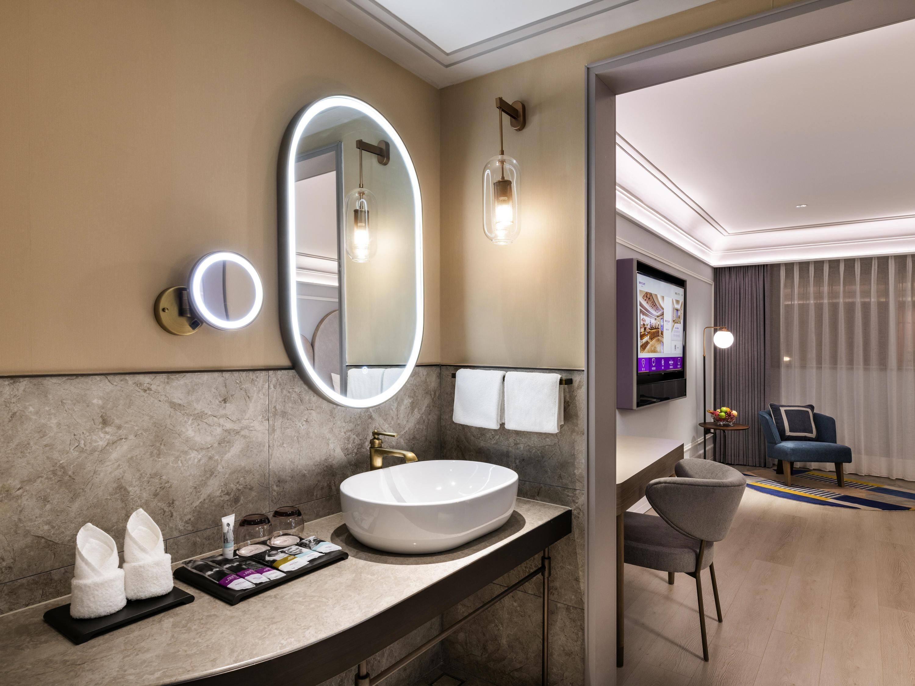 迷你吧、房內夾萬、熨斗/熨衫板、免費 Wi-Fi